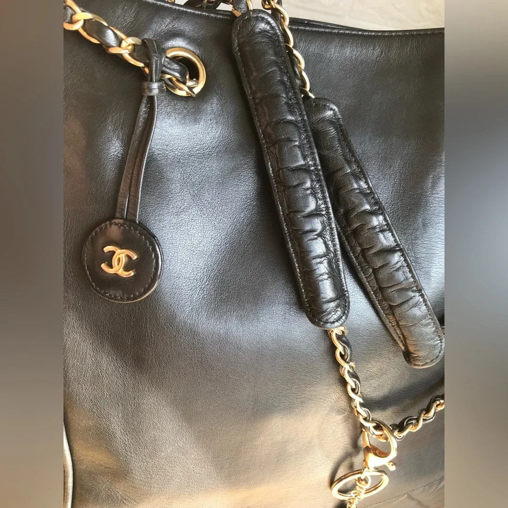 ✅CHANEL LAMBSKIN QUILTED SHOULDER TOTE GOLD CHAIN